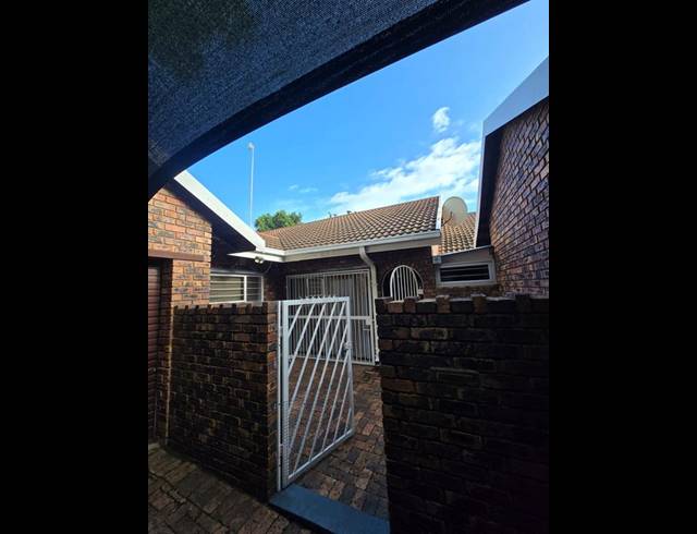 2 BEDROOM PROPERTY TO RENT IN MEYERTON CENTRAL